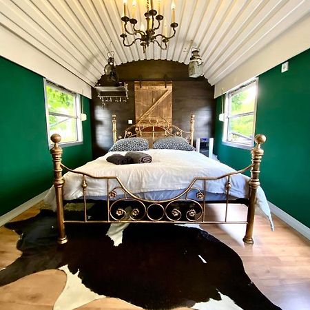 Gleis 1, Eisenbahn Waggon Mit Whirlpool Und Ofen Villa Dahlem  Kültér fotó