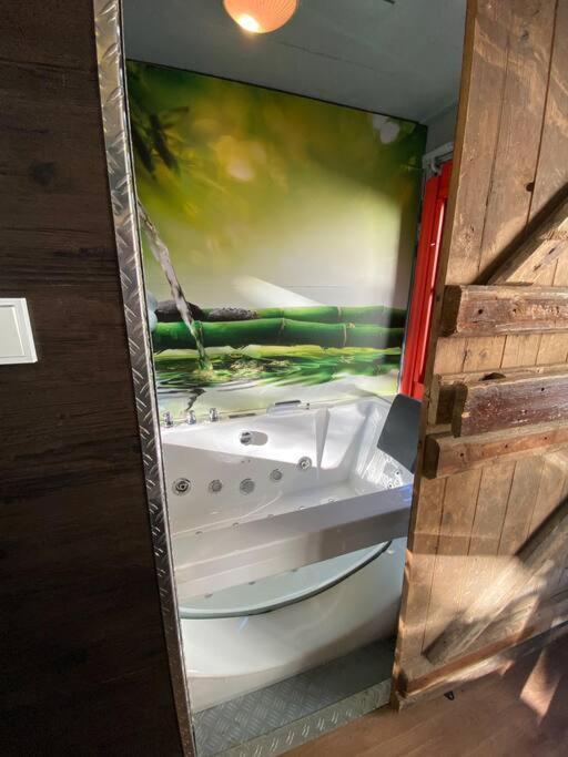 Gleis 1, Eisenbahn Waggon Mit Whirlpool Und Ofen Villa Dahlem  Kültér fotó