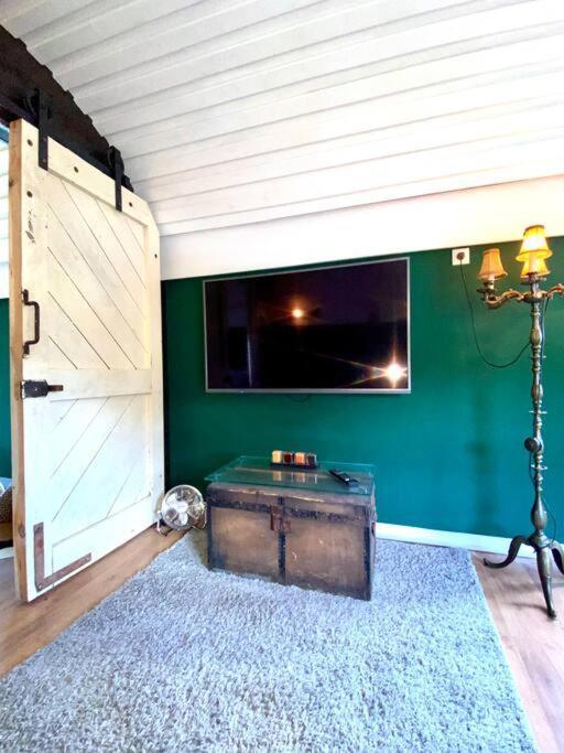 Gleis 1, Eisenbahn Waggon Mit Whirlpool Und Ofen Villa Dahlem  Kültér fotó