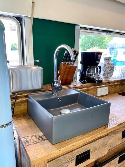 Gleis 1, Eisenbahn Waggon Mit Whirlpool Und Ofen Villa Dahlem  Kültér fotó