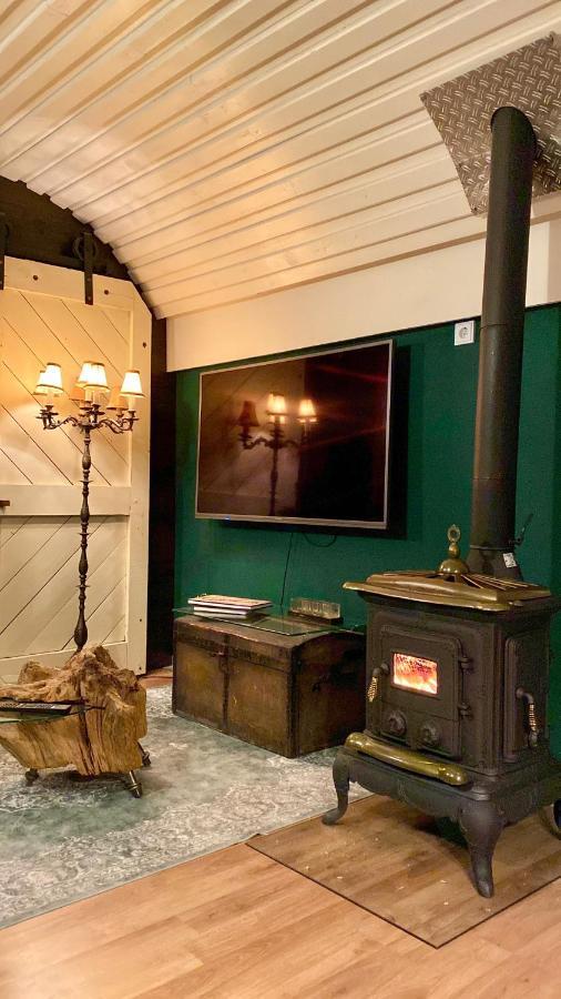 Gleis 1, Eisenbahn Waggon Mit Whirlpool Und Ofen Villa Dahlem  Kültér fotó